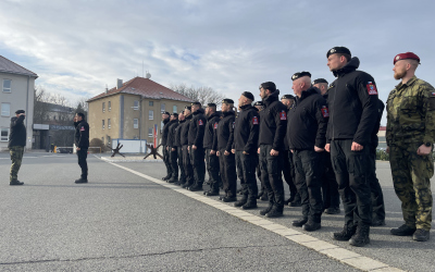 Příslušníci VeVP Olomouc při nástupu po návratu ze zahraniční operace 